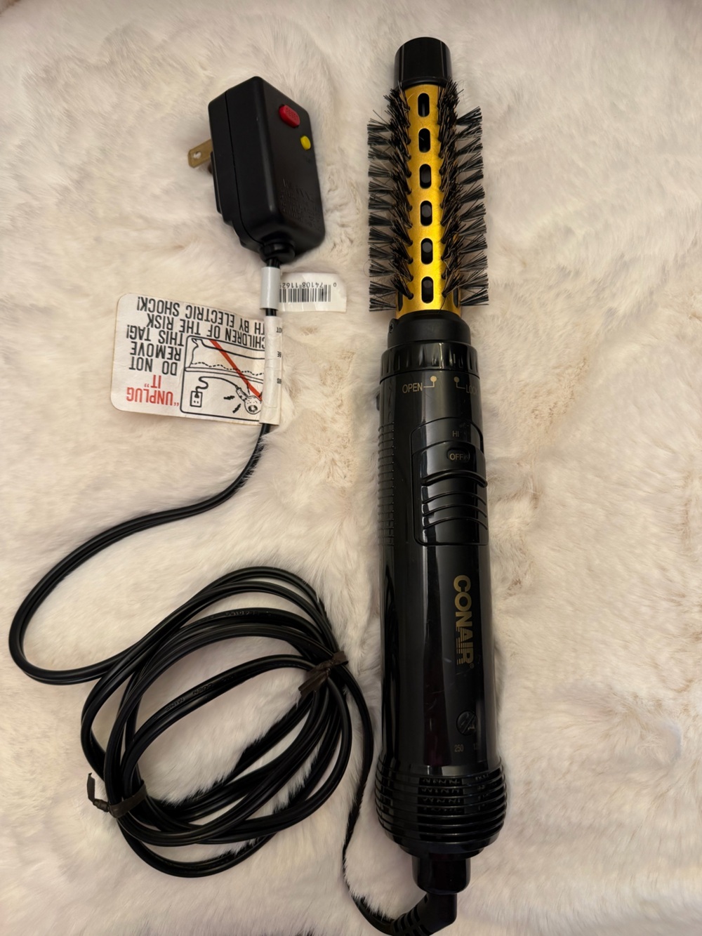 CONAIR 2 in 1 Hot Air Styling Round Brush.  K